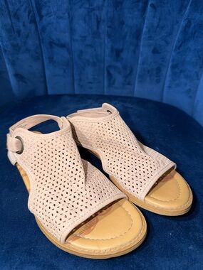 Blowfish Malibu Women's Blush Laser-Cut Comfort Sandals Size 6.5